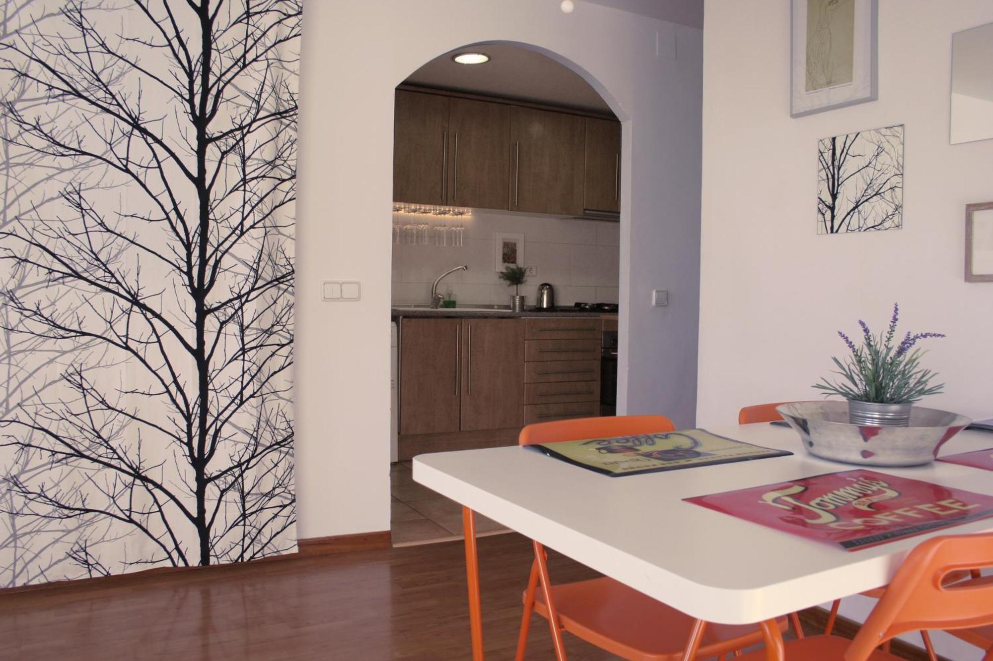 Lovely Apartment With A Terrace Барселона Экстерьер фото